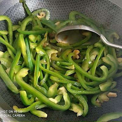 青椒肉丝怎么炒才好吃，炒肉丝怎么炒嫩（吃一次就念念不忘的青椒炒肉丝）