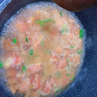 家庭版酸汤肥牛金针菇做法，酸汤肥牛金针菇的家常做法（吃货福利~酸汤肥牛金针菇的美味秘籍）