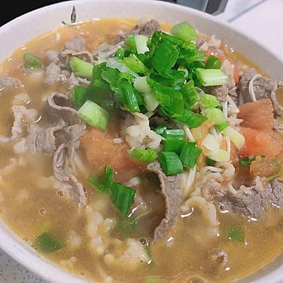 家庭版酸汤肥牛金针菇做法，酸汤肥牛金针菇的家常做法（吃货福利~酸汤肥牛金针菇的美味秘籍）