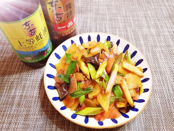 怎么做炒土豆片，土豆片怎么炒好吃家常做法（#东古家味美食#家常干锅土豆片）