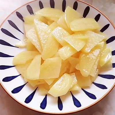 怎么做炒土豆片，土豆片怎么炒好吃家常做法（#东古家味美食#家常干锅土豆片）