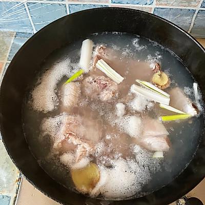 砂锅炖排骨需要多长时间，排骨炖多少分钟比较好（简单几步做好一盘砂锅炖排骨）