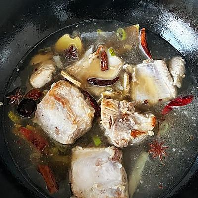 砂锅炖排骨需要多长时间，排骨炖多少分钟比较好（简单几步做好一盘砂锅炖排骨）