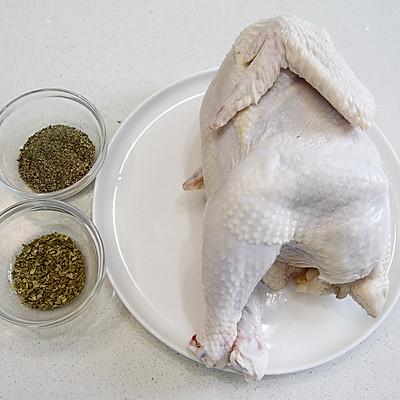 烤鸡要烤多久，用空气炸锅烤鸡要烤多久（椒香脆皮烤全鸡五分钟就能上桌的美食）