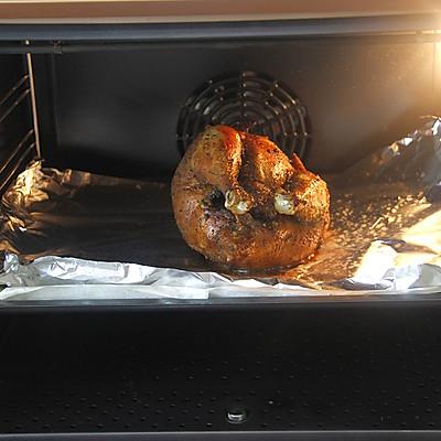 烤鸡要烤多久，用空气炸锅烤鸡要烤多久（椒香脆皮烤全鸡五分钟就能上桌的美食）