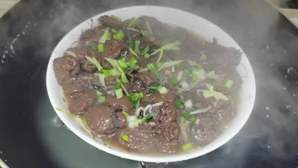 猪红怎么做菜，猪红汤怎样做好吃呢（蒸血肠杀猪菜一上桌）