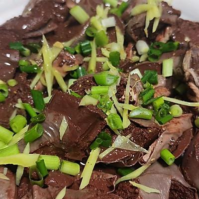 猪红怎么做菜，猪红汤怎样做好吃呢（蒸血肠杀猪菜一上桌）