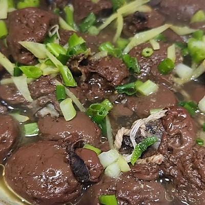 猪红怎么做菜，猪红汤怎样做好吃呢（蒸血肠杀猪菜一上桌）