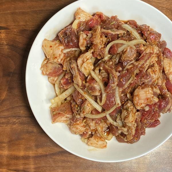 羊肉串的腌制方法，新疆羊肉串的腌制方法（#东古家味美食#烤羊肉这样腌鲜嫩又美味）