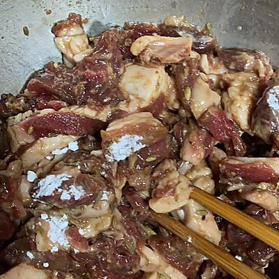 羊肉串的腌制方法，新疆羊肉串的腌制方法（#东古家味美食#烤羊肉这样腌鲜嫩又美味）