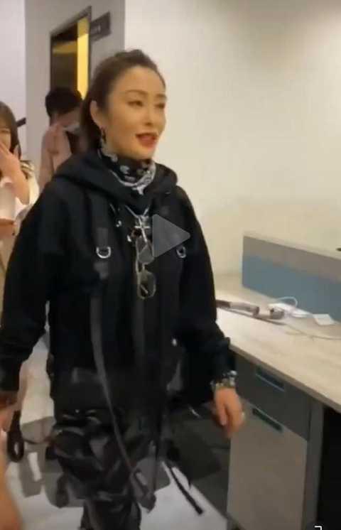 张敏或将复出，张敏现在状况如何（53岁张敏罕见复出拍戏）