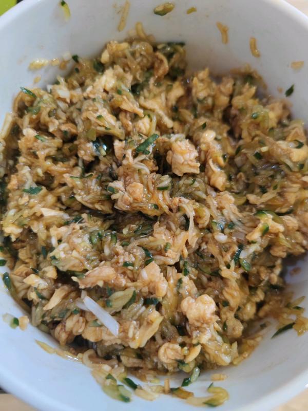 角瓜馅饺子怎么做，怎样拌饺子馅好吃（怎能少的了西葫芦黄瓜鸡蛋饺子）
