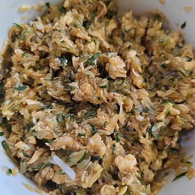角瓜馅饺子怎么做，怎样拌饺子馅好吃（怎能少的了西葫芦黄瓜鸡蛋饺子）