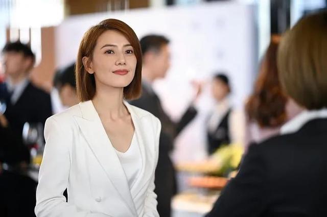 陆川泫 成熟霸气女强人动漫女头/总不能还没努力就向生活妥协吧，微信头像，陆川泫 成熟霸气女强人动漫女头/总不能还没努力就向生活妥协吧（高圆圆9年后再演电视剧）