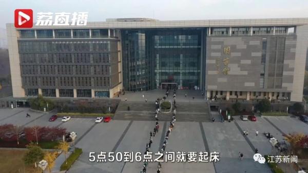 一年有多少个小时，一年有多少时间（大四男生一年有2554个小时泡在图书馆）