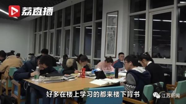 一年有多少个小时，一年有多少时间（大四男生一年有2554个小时泡在图书馆）