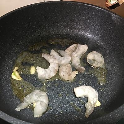 甜豆怎么做好吃，甜豆炒肉家常做法（无敌下饭的虾仁炒甜豆）