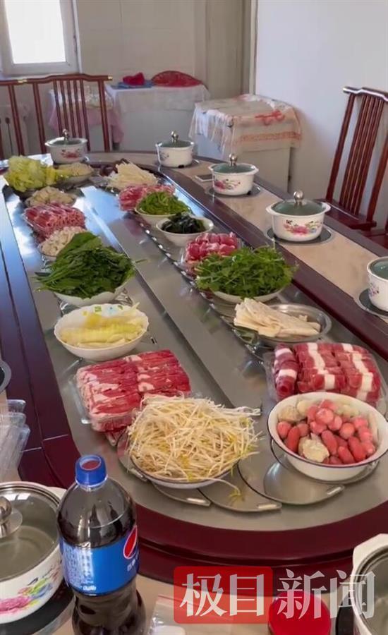 回转火锅怎么样，加盟旋转小火锅哪家好（内蒙古一男子花费万元定制12人旋转小火锅）