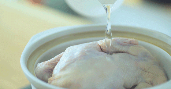 鸡肉煮多久才能熟，鸡肉要烧多久才会熟啊（有人直接炖）