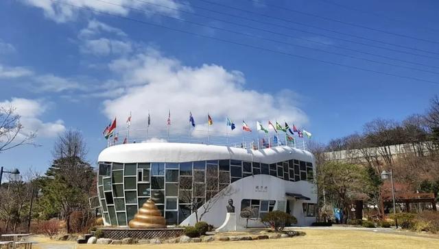 世界十大最丑建筑物，中国最丑建筑排名十位（世界“最丑”的十处建筑）