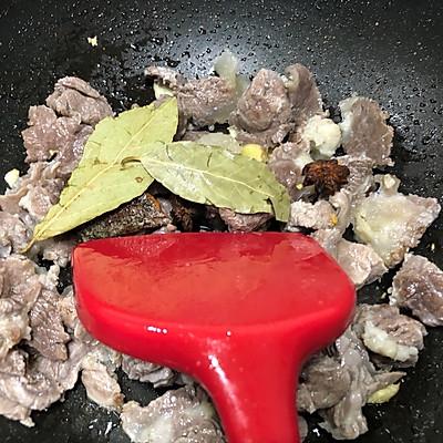 牛腩用高压锅炖多久可以烂，牛腩用高压锅要压多长时间能烂乎（鲜美#牛腩炖萝卜中午刚做完）