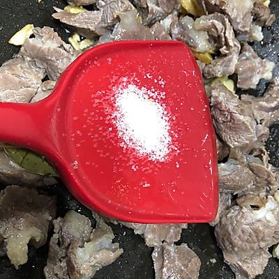 牛腩用高压锅炖多久可以烂，牛腩用高压锅要压多长时间能烂乎（鲜美#牛腩炖萝卜中午刚做完）