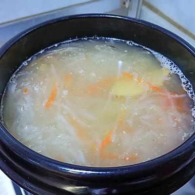 胡萝卜和鸡蛋煮是否相克，煮胡萝卜和煮鸡蛋可以一起吃吗（#圣迪乐鲜蛋杯复赛#萝卜丝煎蛋汤）