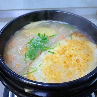 胡萝卜和鸡蛋煮是否相克，煮胡萝卜和煮鸡蛋可以一起吃吗（#圣迪乐鲜蛋杯复赛#萝卜丝煎蛋汤）