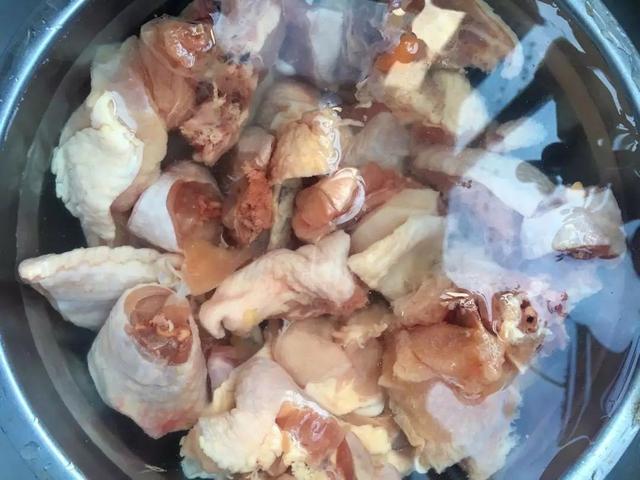 鸡肉煮多久才能熟，鸡肉要烧多久才会熟啊（有人直接炖）