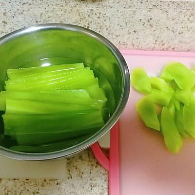 螺肉怎么做好吃，田螺肉怎么炒好吃入味的做法视频（几分钟搞定家常版葱油螺片）