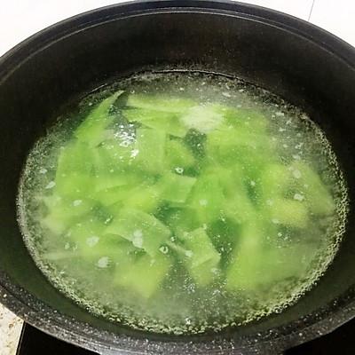 螺肉怎么做好吃，田螺肉怎么炒好吃入味的做法视频（几分钟搞定家常版葱油螺片）