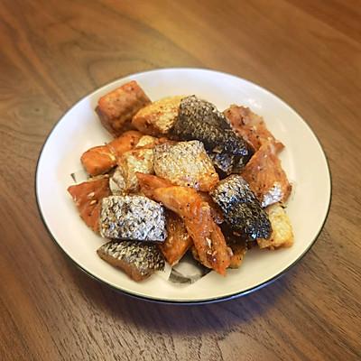 三文鱼皮的做法，三文鱼皮怎么炖的做法（简单好上手的香酥三文鱼皮）