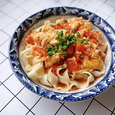 西红柿面怎么做，番茄下面条怎么做好吃（快手必备菜单‖零失败·汤汁浓郁的西红柿鸡蛋面）