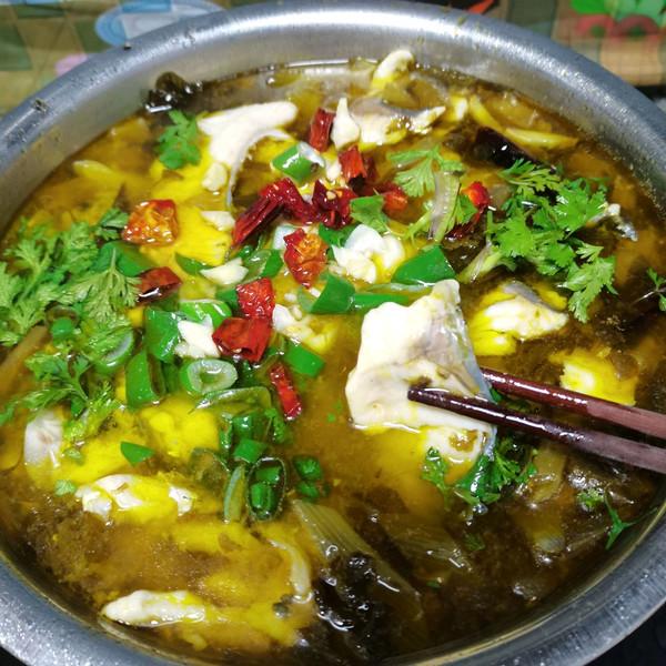 酸菜鱼里面加什么配菜好吃，酸菜鱼放什么配菜（家庭简易版酸菜鱼准没错）