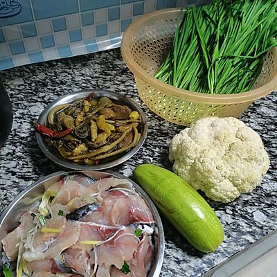 酸菜鱼里面加什么配菜好吃，酸菜鱼放什么配菜（家庭简易版酸菜鱼准没错）