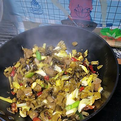 酸菜鱼里面加什么配菜好吃，酸菜鱼放什么配菜（家庭简易版酸菜鱼准没错）