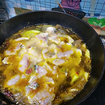 酸菜鱼里面加什么配菜好吃，酸菜鱼放什么配菜（家庭简易版酸菜鱼准没错）