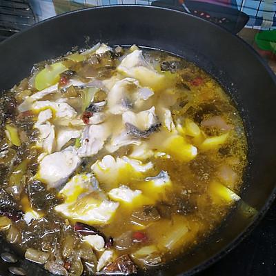 酸菜鱼里面加什么配菜好吃，酸菜鱼放什么配菜（家庭简易版酸菜鱼准没错）