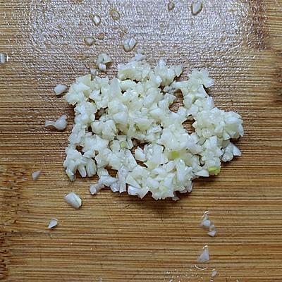 香菜拌胡萝卜丝怎么做，香菜拌胡萝卜丝怎么做好吃（吃药不如吃金针菇拌胡萝卜）