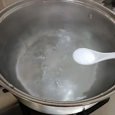 香菜拌胡萝卜丝怎么做，香菜拌胡萝卜丝怎么做好吃（吃药不如吃金针菇拌胡萝卜）