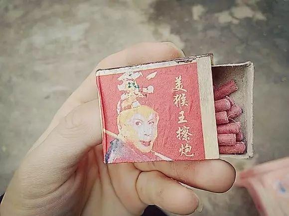 现在才明白歌词，别再让旧的伤疤浪费新的眼泪歌词（看了40年前中国孩子的偷拍照）