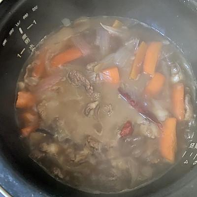 电饭锅做菜步骤，电饭锅做饭的做法（家庭版电饭煲手抓饭超美味没吃过太可惜了）