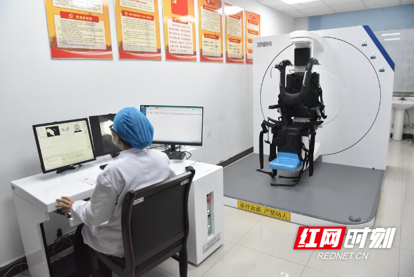 常德维修主轴厂家电话 坐上“太空转椅”轻松治眩晕 常德一医启用全市首台眩晕诊疗系统