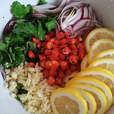 柠檬鸡的做法，柠檬鸡的做法视频（柠檬鸡手）