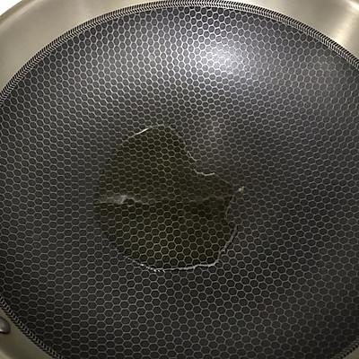 洋葱可以炒什么，洋葱炒什么最好（大厨教我的西葫芦炒洋葱的做法）