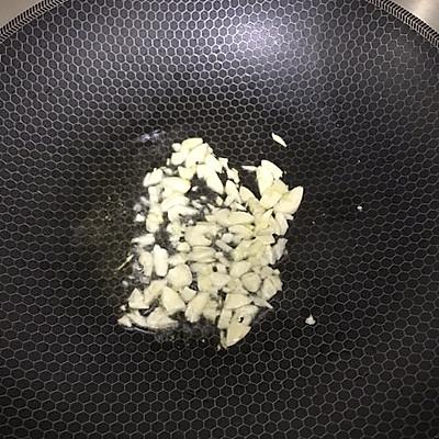 洋葱可以炒什么，洋葱炒什么最好（大厨教我的西葫芦炒洋葱的做法）