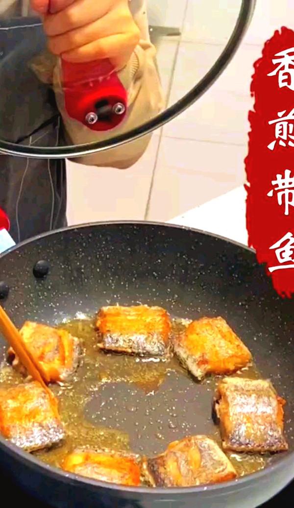 带鱼怎么做最好吃，红烧带鱼怎么做最好吃（零技巧的香煎带鱼）