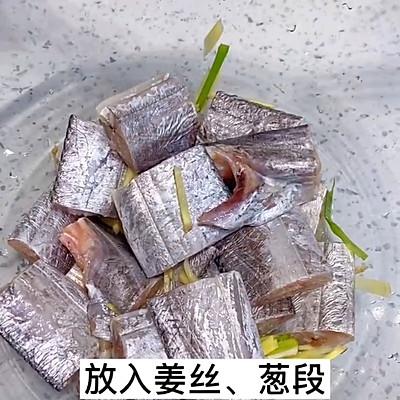 带鱼怎么做最好吃，红烧带鱼怎么做最好吃（零技巧的香煎带鱼）