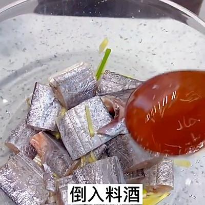 带鱼怎么做最好吃，红烧带鱼怎么做最好吃（零技巧的香煎带鱼）