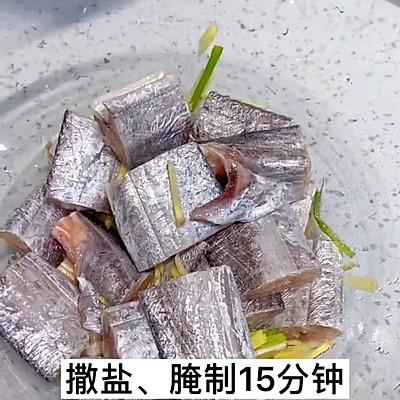 带鱼怎么做最好吃，红烧带鱼怎么做最好吃（零技巧的香煎带鱼）